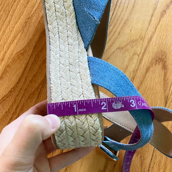 Women’s Ann Taylor LOFT denim chambray look wedge sandals with 1+3/4 inch heel - Picture 8 of 9